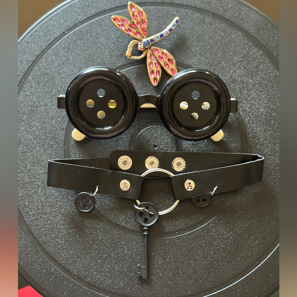 Coraline button glasses, button choker and dragonfly hair clip